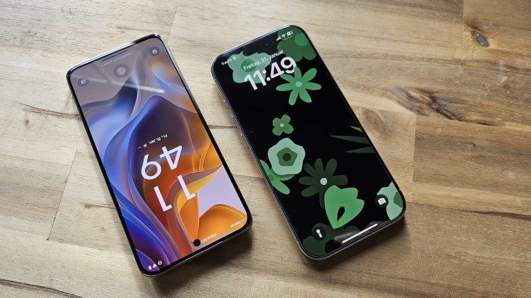 Mille euros en plus – pour quoi faire ? Comparatif de deux smartphones 3 Apple iPhone 16 Pro vs Motorola Edge 50 Neo Displays