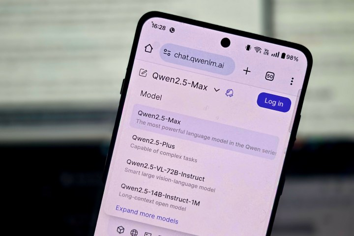 3 applications IA open source pour remplacer votre abonnement ChatGPT 3 Modèle IA Qwen d'Alibaba fonctionnant sur un téléphone Android.