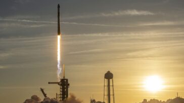 Astronautes coincés sur l'ISS, la navette SpaceX lancée pour les ramener chez eux : quand retrouveront-ils la Terre ? 24 Le lancement de la Crew Dragon Endurance sur une fusée Falcon 9, la navette de SpaceX qui ramènera sur Terre les astronautes de la Boeing Starliner, Butch Wilmore et Suni Williams, bloqués sur l'ISS depuis l'été dernier / Photo SpaceX