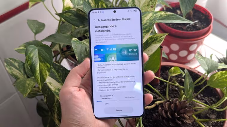Comment mettre à jour votre smartphone Samsung vers Android 15 pour profiter de toutes les nouveautés 1 Comment mettre à jour votre mobile Samsung vers Android 15 pour profiter de toutes les nouveautés