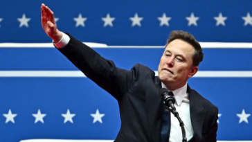 Elon Musk sur son controversé salut : "Ce qui est vraiment mauvais chez les nazis, ce n'est pas leur mode ou leurs gestes, mais la guerre et le génocide" 12 Elon Musk Sur Son Controversé Salut : "ce Qui Est