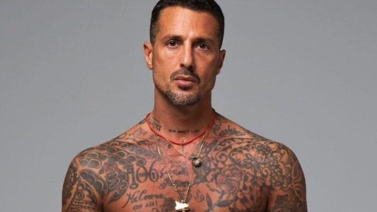 Fabrizio Corona s'évade de sa crypto, efface les discussions et abandonne les utilisateurs : "Annulez toutes les activités" 1 Fabrizio Corona s'évade de sa crypto, efface les discussions et abandonne les utilisateurs : "Annulez toutes les activités"