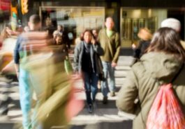 Il existe une explication scientifique au chaos causé par les piétons sur les trottoirs et les passages piétons