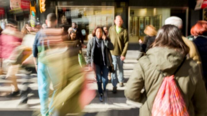 Il existe une explication scientifique au chaos causé par les piétons sur les trottoirs et les passages piétons 2 Flux de piétons
