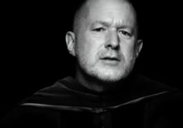 Jony Ive, diseñador de Apple, arrepentido sobre algunas decisiones de la marca: "Celebro las cosas positivas, pero también me siento responsable por aquellas que no lo fueron tanto"