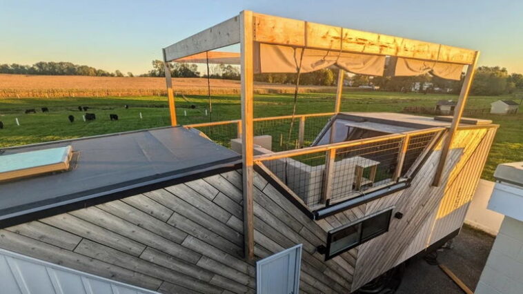 La nouvelle maison préfabriquée luxueuse au style révolutionnaire grâce à sa terrasse sur le toit 1 La nouvelle (et luxueuse) maison préfabriquée qui possède un style révolutionnaire. Tout est grâce à sa terrasse sur le toit