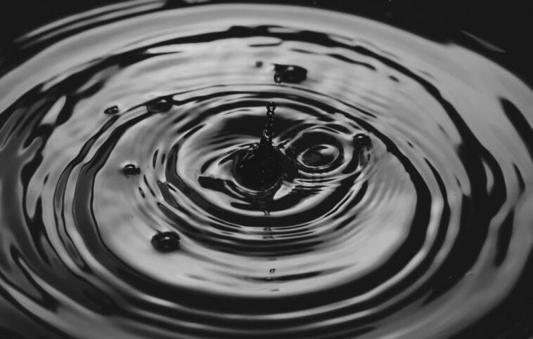 La technique de manipulation de l'eau : maîtrisez la flottabilité avec une précision incroyable 1 La Technique De Manipulation De L'eau : Maîtrisez La Flottabilité