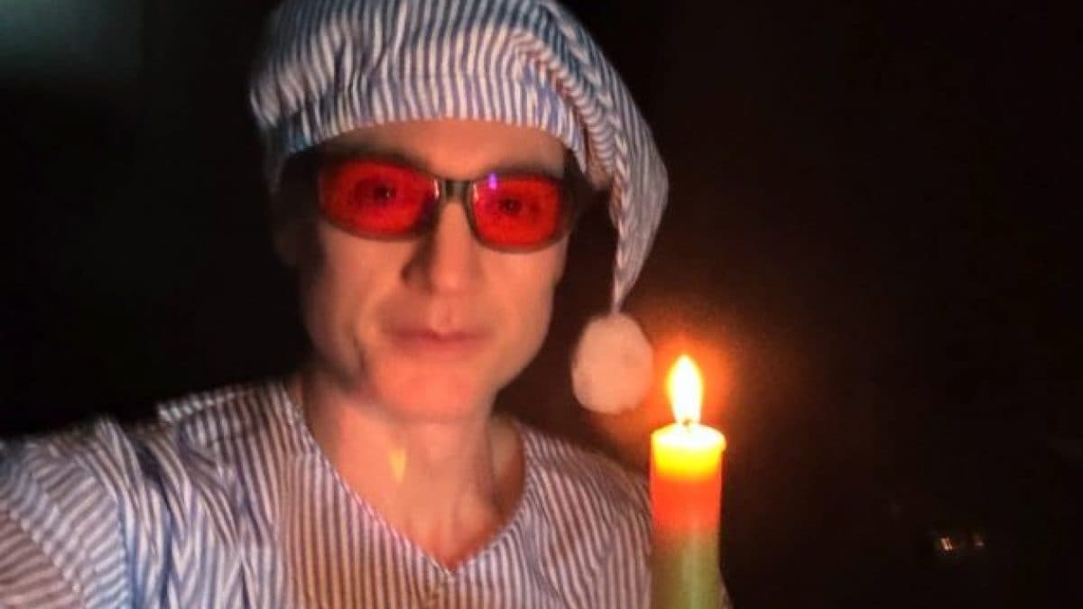 Le guide du sommeil parfait de Bryan Johnson : "Dînez à 17h et allumez des lumières rouges" 2 Image