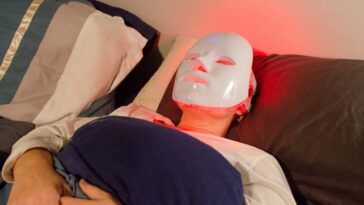 Les masques LED pour le visage font un tabac sur les réseaux sociaux, selon le dermatologue : "Ils ne conviennent pas à tout le monde" 1 Immagine