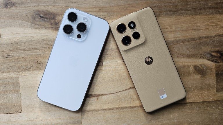 Mille euros en plus – pour quoi faire ? Comparatif de deux smartphones 2 Apple iPhone 16 Pro vs Motorola Edge 50 Neo Geraete
