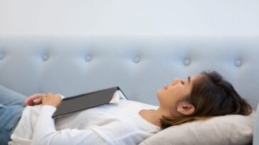 Pourquoi faire une sieste l'après-midi peut vous rendre plus fatigué : comment éviter le piège de l'inertie du sommeil 29 Image