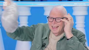 Qu'est-ce que le méningiome, cette tumeur au cerveau qui a touché Sandro Giacobbe : symptômes, causes et traitements à connaître 16 Sandro Giacobbe pendant l'interview à Domenica In