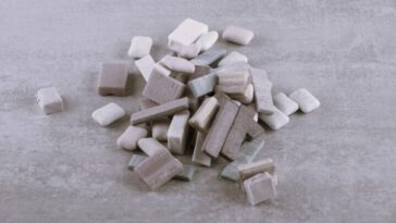 Saviez-vous que Singapour a interdit les chewing-gums ? Et ce n'est pas à cause des microplastiques !