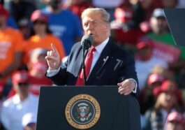 Trump appelle à l'abrogation de la loi sur les puces pour réduire la dette nationale 107 Trump Appelle à L'abrogation De La Loi Sur Les Puces