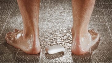Un premier signe de l'Alzheimer pourrait se manifester sous la douche : attention à ce que vous devez surveiller 23 Immagine