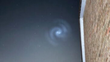 Une spirale bleue a illuminé le ciel d'Europe et a suscité l'inquiétude sur les réseaux sociaux. Que s'est-il passé ?
