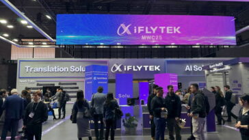 iFLYTEK, le géant chinois qui a brillé au MWC 2025 avec ses dispositifs de traduction par IA 8 iFLYTEK, le géant chinois qui a brillé au MWC 2025 grâce à ses dispositifs de traduction IA