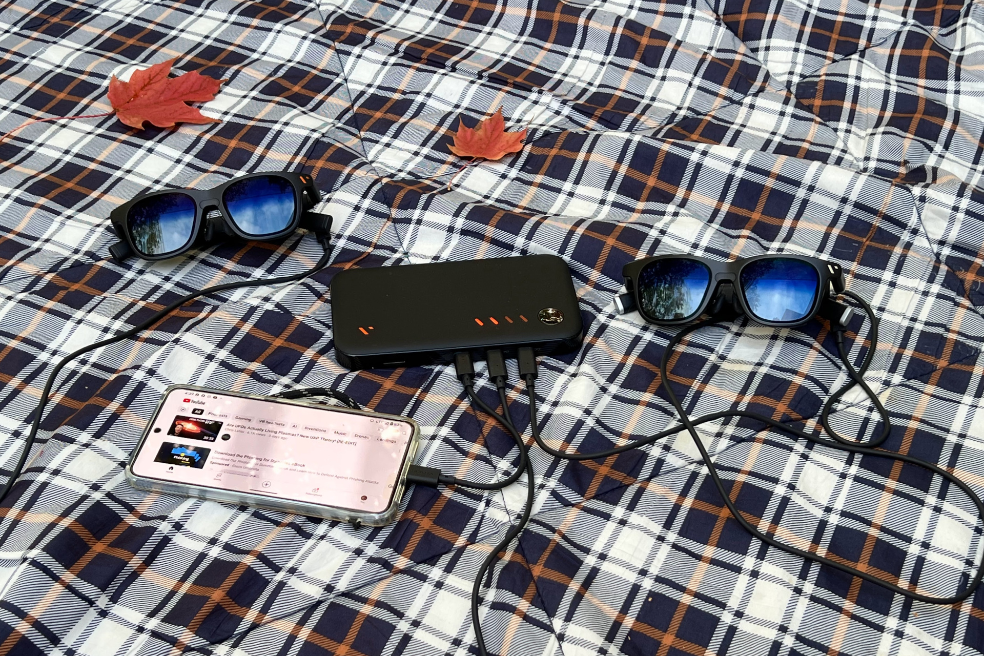 J'ai été époustouflé par ces lunettes intelligentes qui transforment n'importe quelle vidéo en expérience 3D 4 Les lunettes intelligentes Viture Pro et One connectées au Pro Dock me permettent de partager des vidéos de mon téléphone.