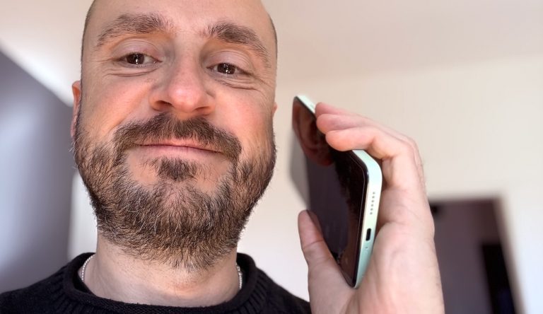 Xiaomi Redmi Note 14 (4G) : Est-il suffissant ? 5 Xiaomi Note 14 Test am Ohr Lautsprecher