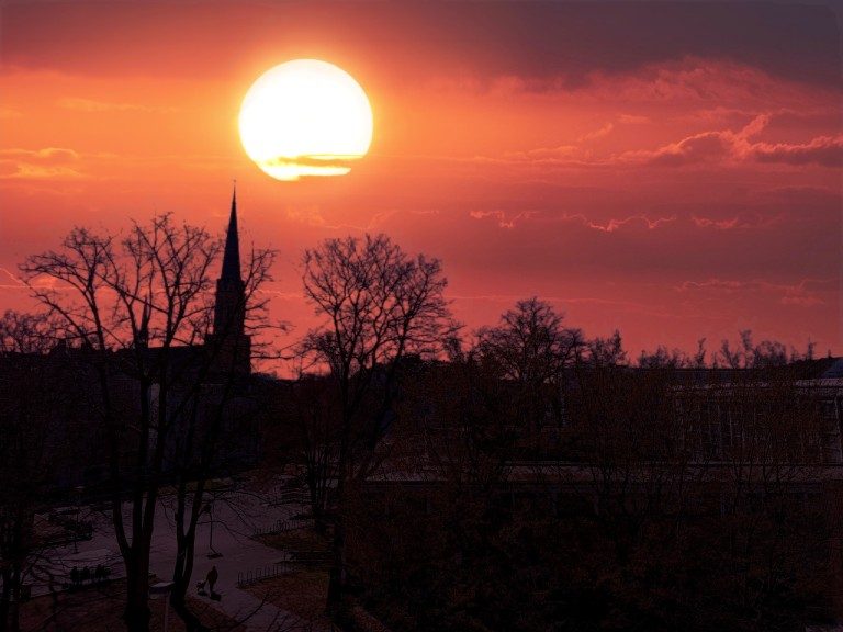 Xiaomi Redmi Note 14 (4G) : Est-il suffissant ? 12 Xiaomi Note 14 Test Bild Sonnenuntergang KI