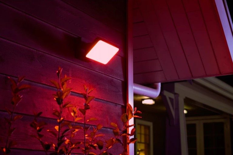 Le flambeau Discover peut aussi produire une lumière agréable - c'est un luminaire intelligent. (Photo : Signify)