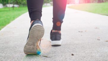 À quelle vitesse marcher pour réduire le risque de problèmes cardiaques : les résultats d'une étude 9 Image