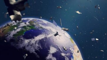 Des déchets spatiaux et des boosters de fusées menacent nos satellites en activité
