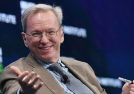 Eric Schmidt, ancien CEO de Google, estime que votre prochaine petite amie sera une IA et cela suscite des inquiétudes : 'Ils ne sont pas prêts pour ça'