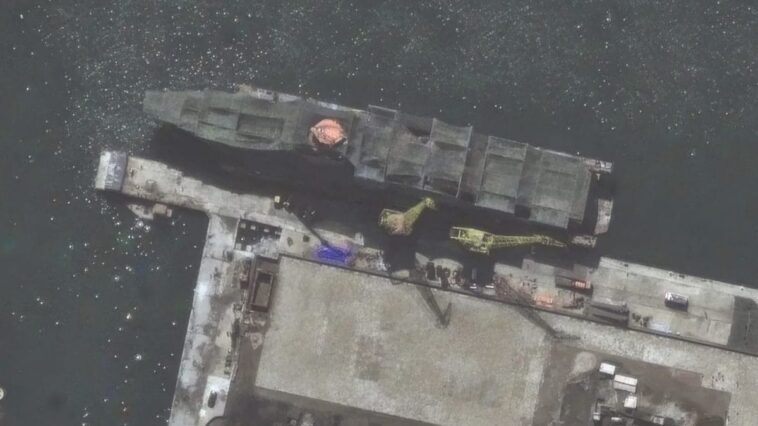 La photo de l'incroyable porte-avions construit en Corée du Nord : peut-être le plus grand de sa flotte 1 La photo de l'incroyable porte-avions construit en Corée du Nord : peut-être le plus grand de sa flotte