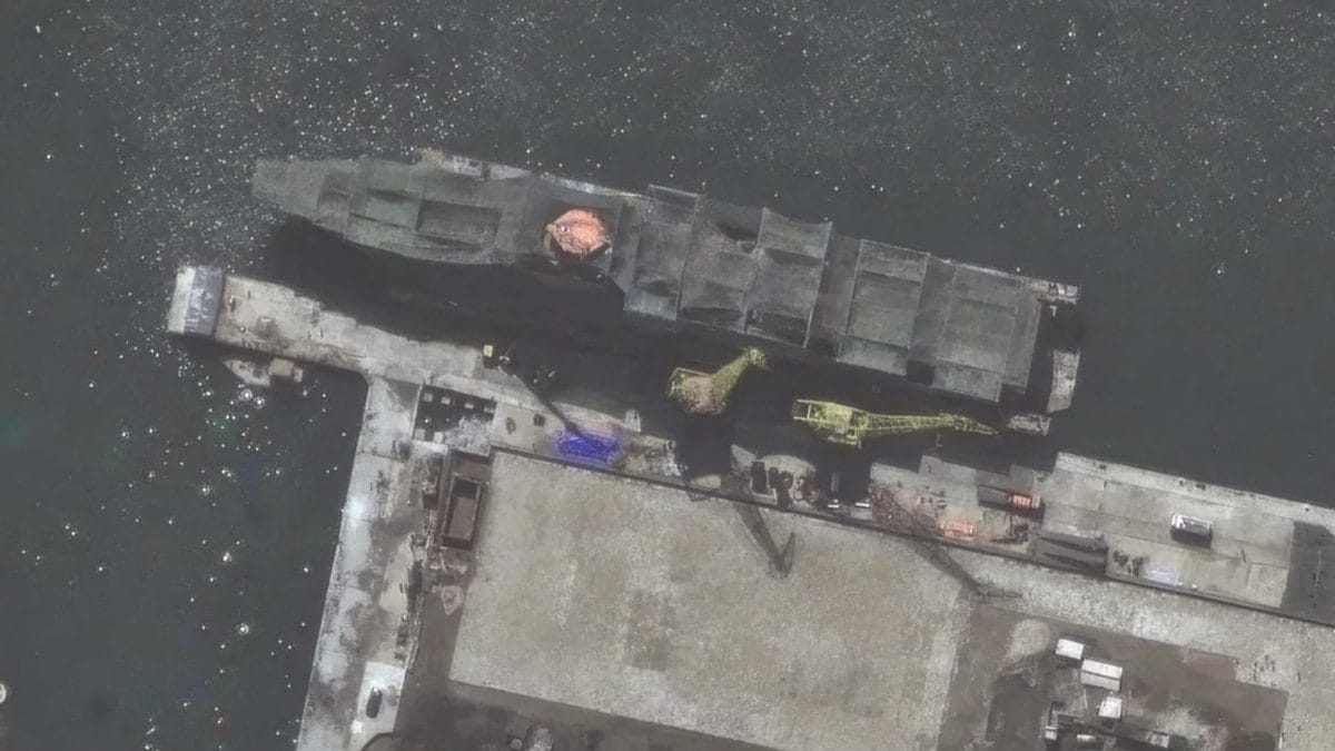 La photo de l'incroyable porte-avions construit en Corée du Nord : peut-être le plus grand de sa flotte 2 Immagine