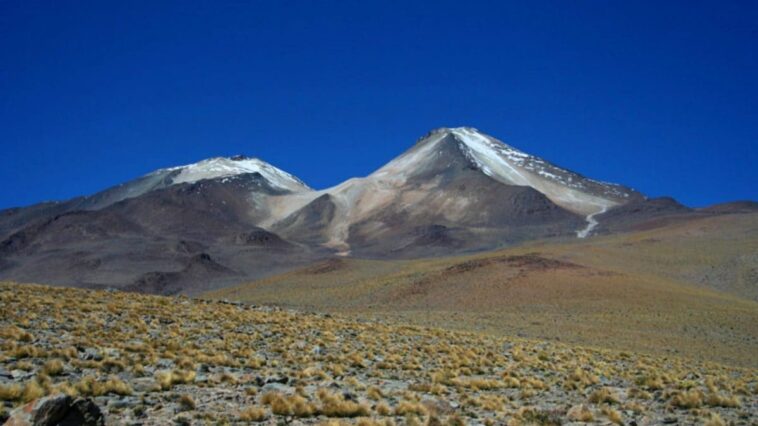 Le mystère du volcan zombie en Bolivie : dévoilons enfin l'origine des signaux de vie 1 Image du volcan Uturuncu