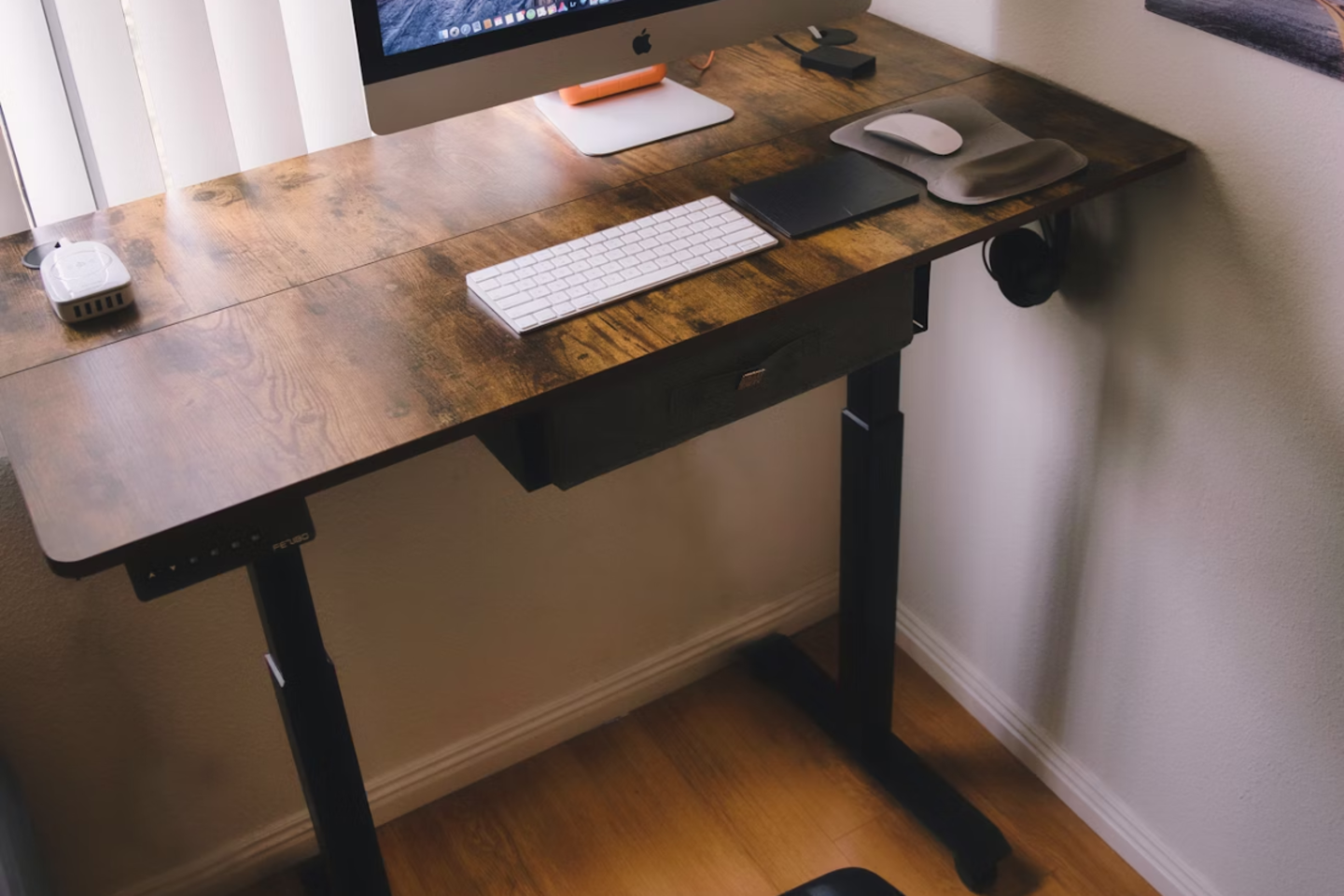 Les 8 meilleurs bureaux réglables et comment choisir le vôtre 3 Les 8 meilleurs bureaux assis-debout et comment choisir celui dont vous avez besoin