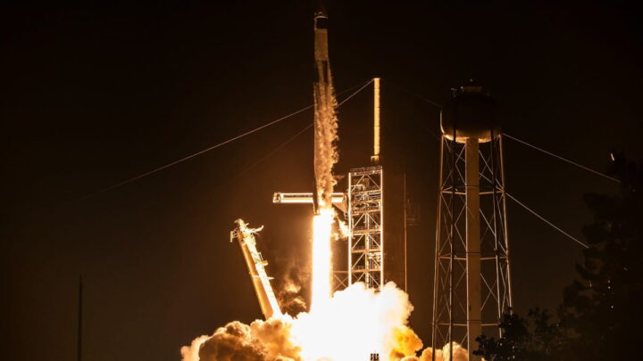 SpaceX réalise sa première mission humaine autour des pôles de la Terre 2 Lancement de la mission Fram2 de SpaceX aux pôles de la Terre