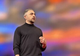 Un Employé Traite Le Patron De L'ia De Microsoft De