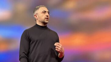 Un employé traite le patron de l'IA de Microsoft de "profiteur de guerre" lors d'un discours pour les 50 ans 13 Un Employé Traite Le Patron De L'ia De Microsoft De
