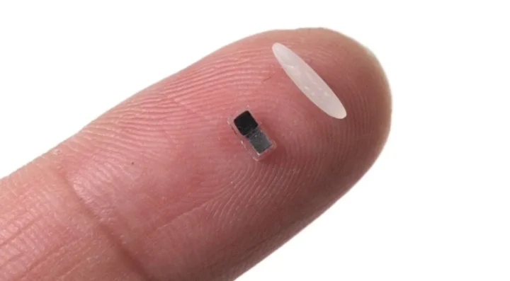 Un pacemaker miniature, de la taille d'un grain de riz, conçu pour sauver la vie des nouveau-nés 2 Un pacemaker miniature de la taille dun grain de riz.webp