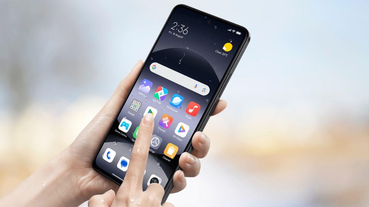 Destacada Xiomi Redmi Note 14 4G en mano