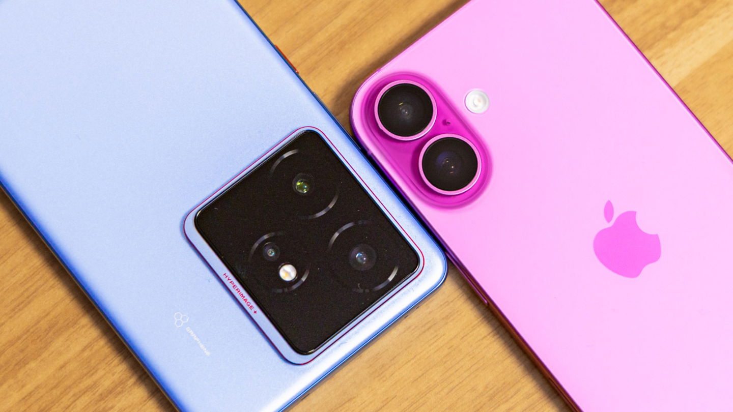 Nouveau realme GT 7 : 3 raisons qui le rendent supérieur à l'iPhone 16 3 Caméras du realme GT 7 et de l'iPhone 16