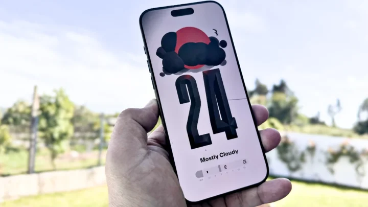 3 applications indispensables pour votre iPhone 2 Image iPhone avec l'application Weather