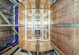 Aux origines de l'univers, la science se défie pour révéler comment tout a commencé 12 Détail du cryostat du prototype de DUNE / Crédit : Fermilab