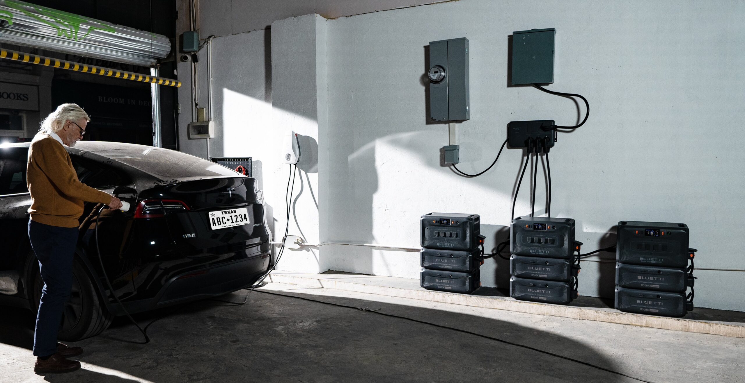 BLUETTI Lance l’Apex 300 : Une Batterie Polyvalente pour la Maison, les Camping-Cars et la Vie Autonome 3 Bluetti Apex 300 (3)