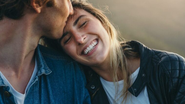 Comment les hommes et les femmes tombent amoureux : les différences dans l'amour romantique révélées par une étude 1 Image