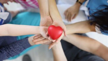 Comment les médecins ont sauvé la vie de trois enfants avec un seul cœur : le transplant "domino" révolutionnaire 7 Image