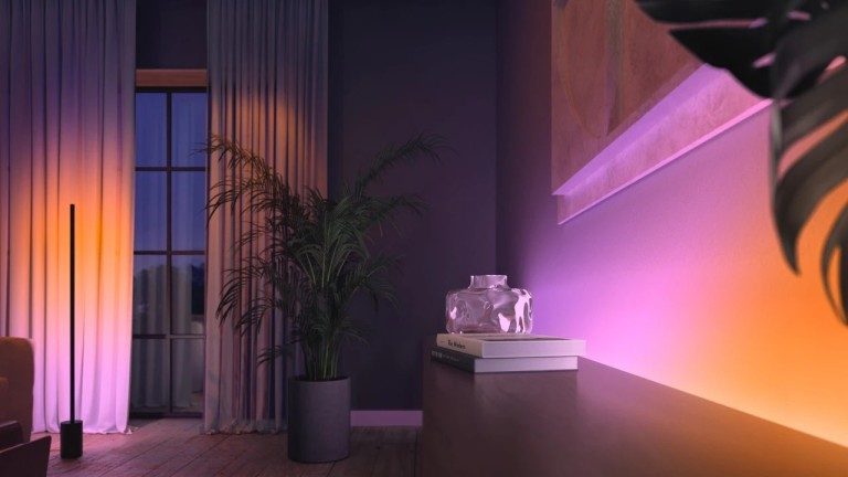 Convaincs-moi ! 5 raisons de choisir Philips Hue 2 Pratique avec Philips Hue : Pas besoin de changer les interrupteurs ou d'effectuer des travaux compliqués. Souvent, un simple changement de lampe suffit. (Photo : Signify)