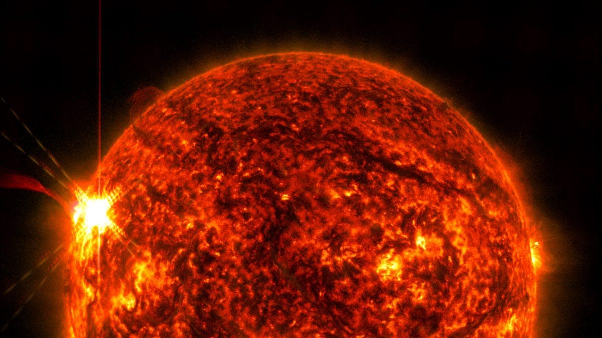 Éruptions violentes de classe X sur le Soleil : la tache solaire responsable s'apprête à viser la Terre 2 Le fort brillant de classe X 2.7 enregistré le 14 mai et lié à la macchia solare AR 4087. Crédit : NASA / SDO