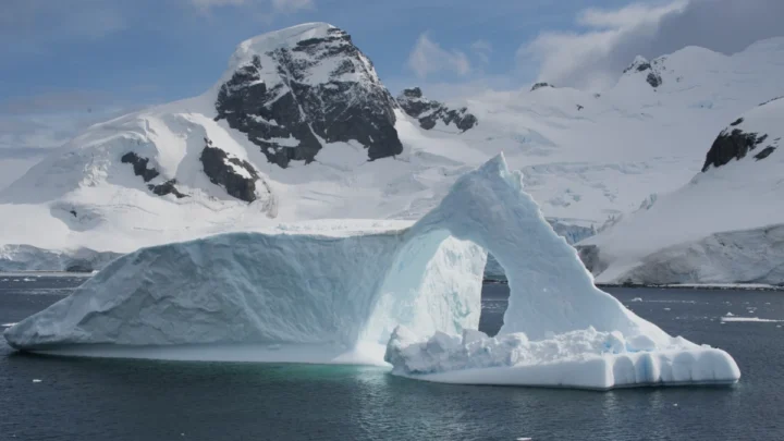 L’Antarctique enregistre une augmentation surprenante de la glace, un phénomène qui renverse des décennies de tendances 2 Image de la glace de l'Antarctique