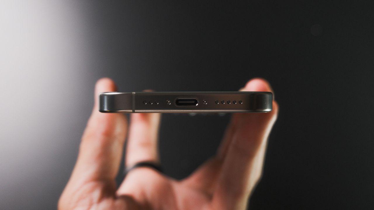 Les 5 iPhone qui ne chargent pas aussi lentement qu'on le dit 2 Destacada iPhone 16 Pro