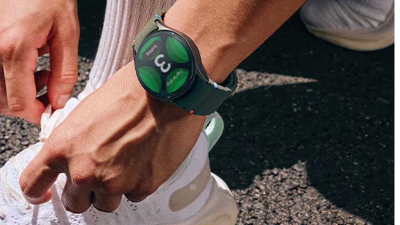 Les meilleurs smartwatches de 2025 pour ceux qui veulent tout 2 samsung galaxy watch7 avec des chaussures