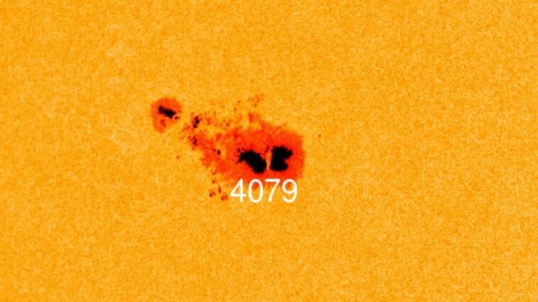 L'immense tache solaire AR 4079 est aussi grande que celle qui a déclenché l'Event de Carrington en 1859 1 La macchia solare AR 4079. Credit: NASA/SDO/Spaceweather
