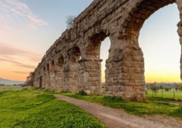 Pourquoi les constructions des Anciens Romains résistent depuis des milliers d'années : le secret révélé par des recherches 41 Aqueduc romain. Crédit : iStock